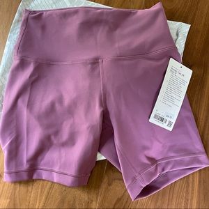 Lululemon Wunder Train bike short 6”
